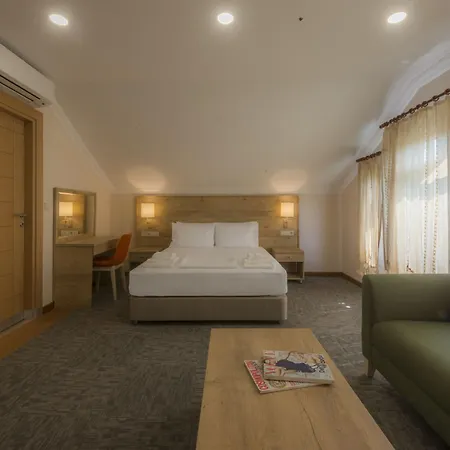 Club Marma Hotel